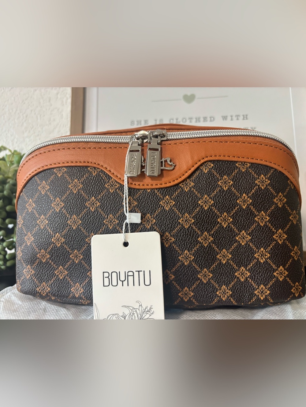 Boyatu Travel Cosmetic Bag w/Dust Bag